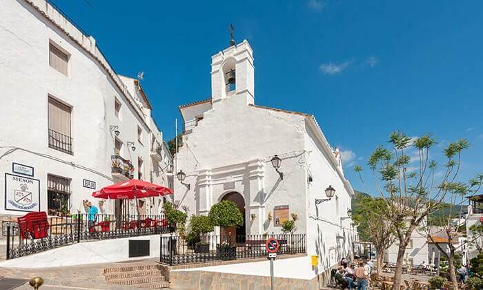 Casares Guide - Peaceful village life in classic white-washed Casares