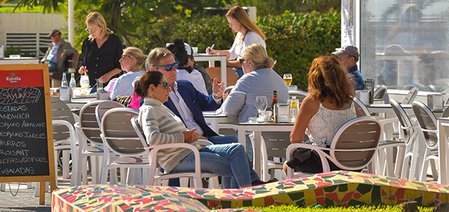 Estepona Guide - Harbour-side with friends... lending Estepona a jovial charm