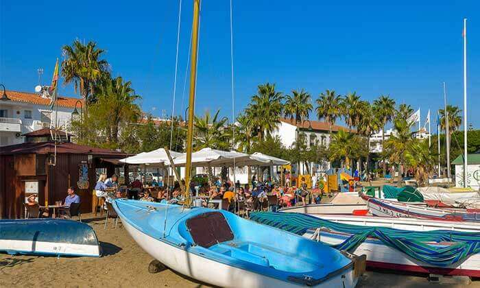 La Cala de Mijas Guide - The thriving La Cala de Mijas promenade is lined with restaurants, bars and cafés