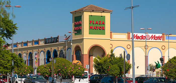 Vast commercial complex between Torremolinos and Málaga