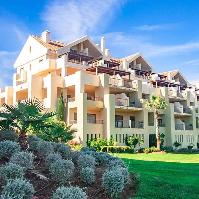 New build front line golf apartments with Scandinavian design in Mijas Costa. High end finishings across the whole complex