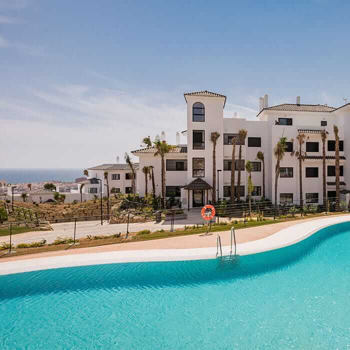 Key-ready apartments for sale in Estepona North. In the hills, yet close to the sea