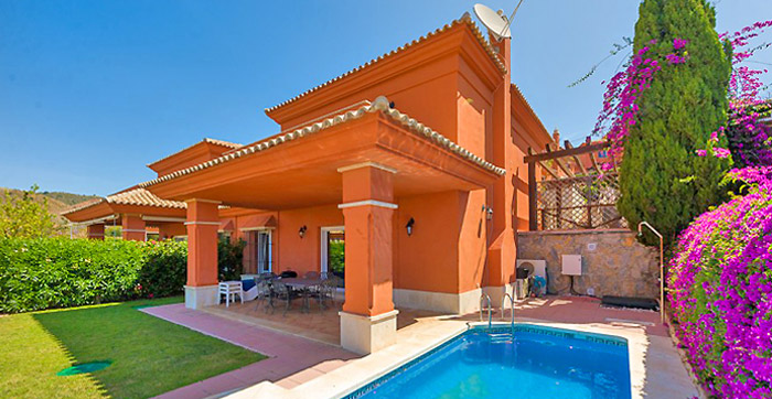 4 Villas With Private Pool In Spain That Will Take Your Breath Away: Reduced villa in Santa Clara, Marbella East