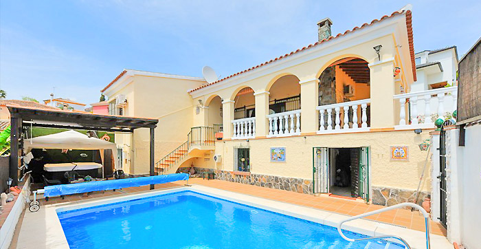 4 Villas With Private Pool In Spain That Will Take Your Breath Away: Traditional villa in Coín