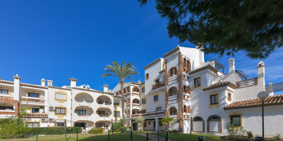 Andalucian style buildings in Calahonda Suites