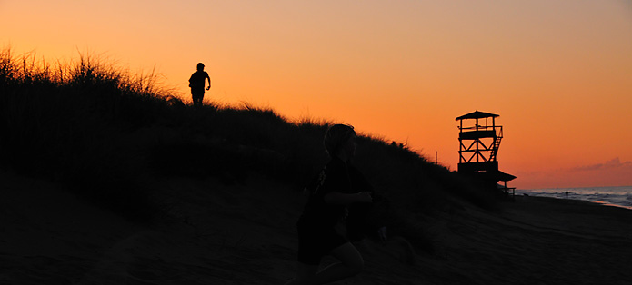 Runners at Sunrise, Las Olas, El Rosario, Marbella. © Jenny Axelson
