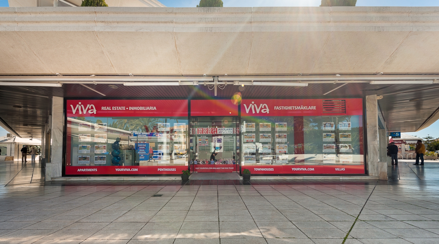 VIVA's high-profile branch office at Centro Plaza, Nueva Andalucía