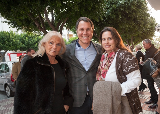 VIVA sales manager Hubert Lako, with Marta Fernández and Lisa Sevillano of El Corte Inglés Home & Decoration El Capricho.