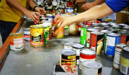 food-bank-volunteer