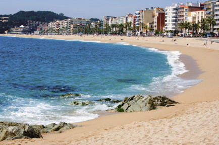 lloret-de-mar-beach-spain-800-531