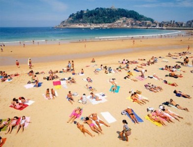 Spain's stunning coastline is brimming with warm waters right now: great news for those of a more chilly disposition!