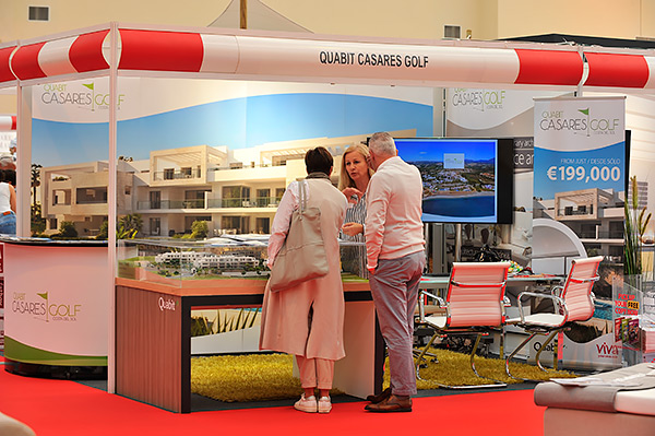 Quabit-Casares-Golf_Stand