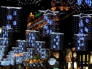 70952aba5ef5b09a9bebbc2a04f3916c--barcelona-spain-christmas-trees