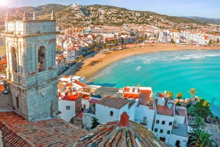 Even in January in the Canaries and maybe even Andalucia, Brits can be found braving the beach.