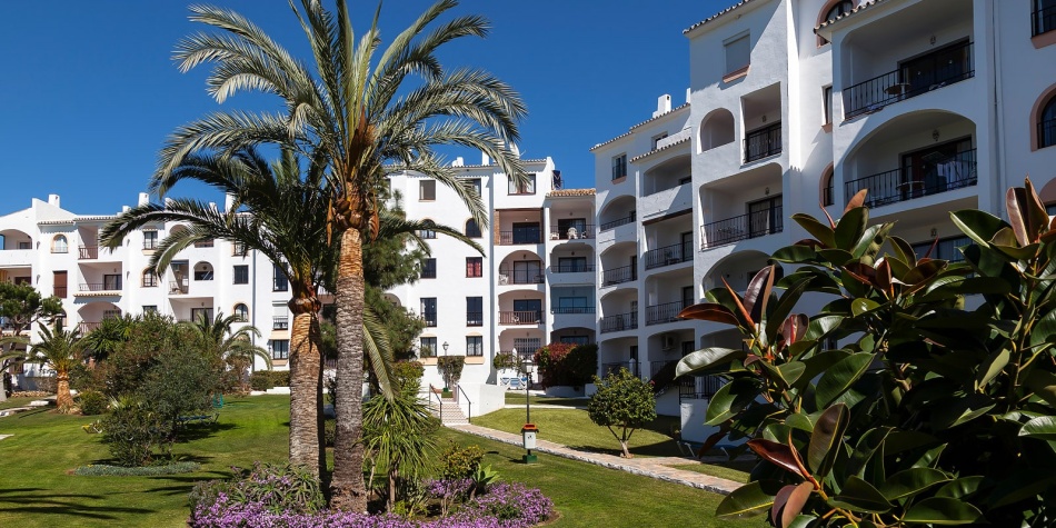 Gardens in Delta Mar. Apartments in Riviera del Sol