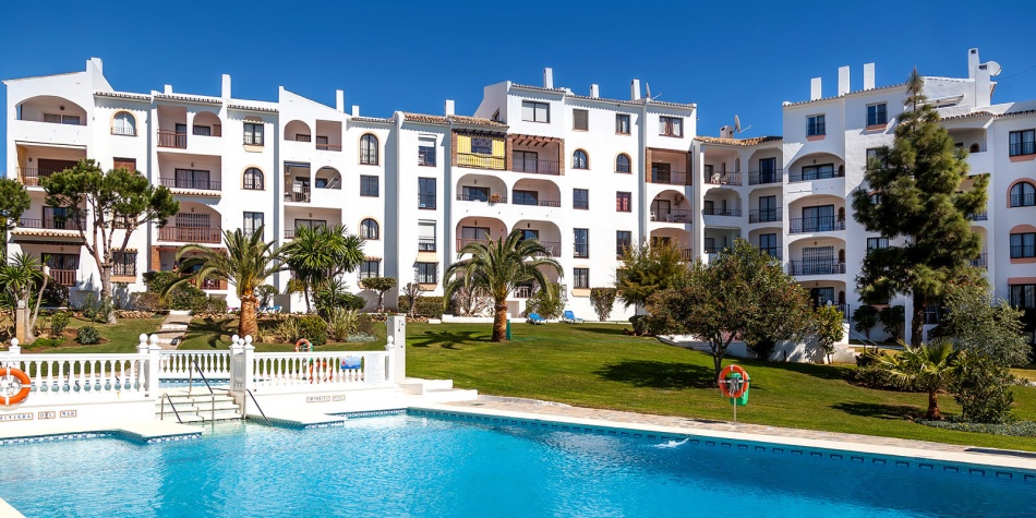 Delta Mar pool area. Apartments in Riviera del Sol