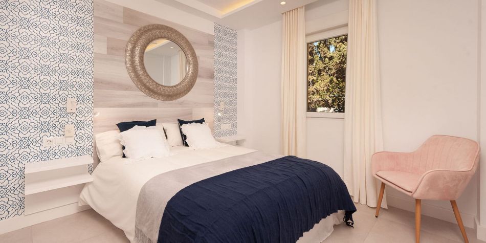 Beautifully decorated guest bedroom - La Perla de Riviera show flat