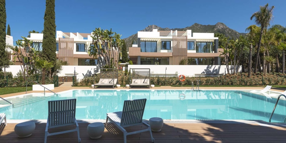 Pool area, buildings and La Concha mountain view