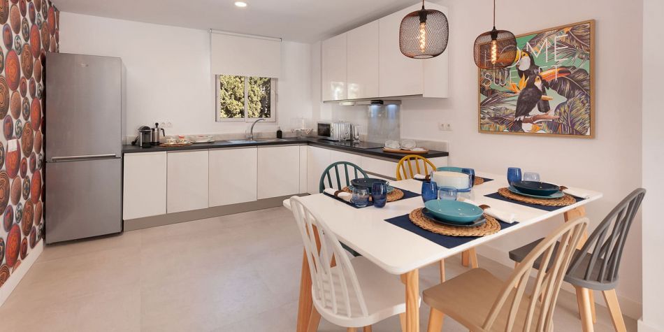 View of dining area and open-plan kitchen - La Perla de Riviera show flat